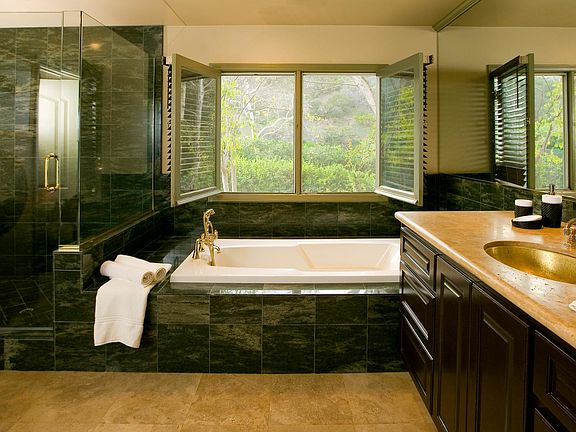 3rd image of 2400 Laurel Canyon Blvd