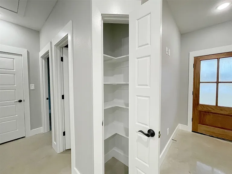 122 E Harrison St — Photo 9