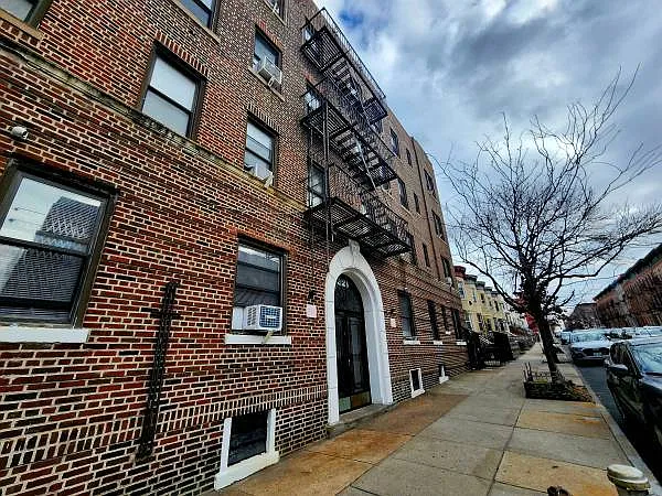 321 61st St #B1 — Photo 1