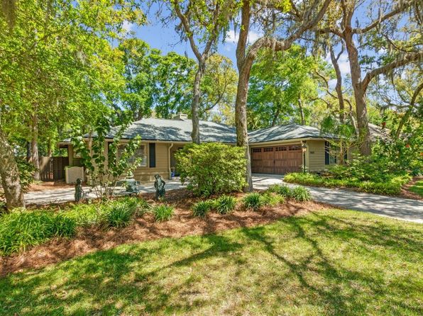 1937 Lakeside Dr N, Fernandina Beach, FL 32034