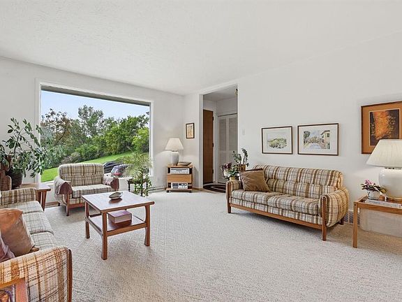 5th image of 908 S 30th Ave NW