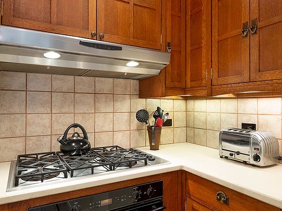5th image of 61 Irving Pl APT 5B