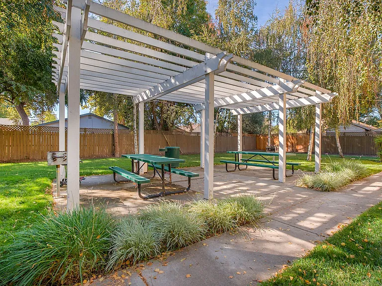 2732 San Jose Way — Photo 4