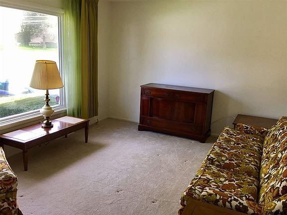 3rd image of 12 Sunflower Ln