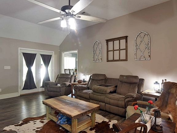 5th image of 230 Mayfield Dr