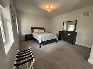 9683 Parkland Meadow Ln, Vienna, VA 22181