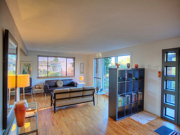3rd image of 1388 Lenore Dr