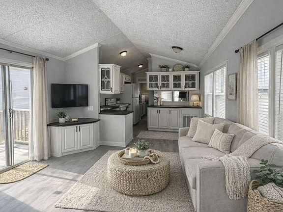 2nd image of 1002 Locke St #102