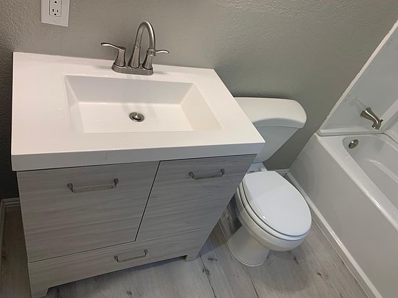 2nd image of 2575 Crystal Dr #1