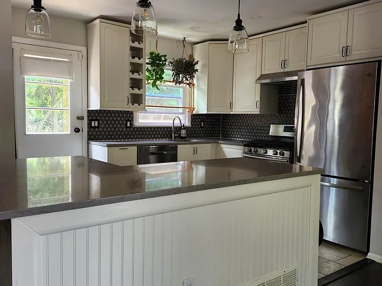 1716 Central Ave — Photo 4