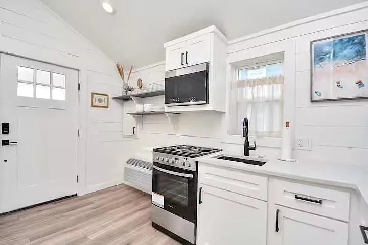 5324 Avenue L — Photo 4