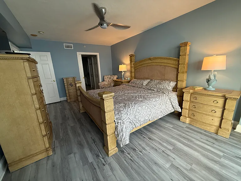 Large Oceanfront Master Bedroom