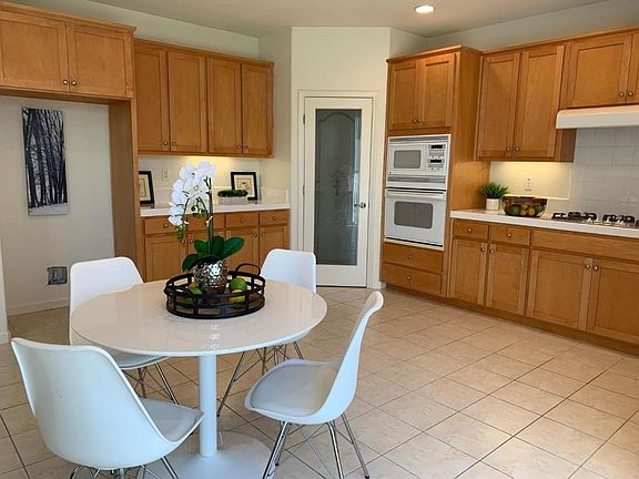 3rd image of 209 Dutra Vernaci Dr
