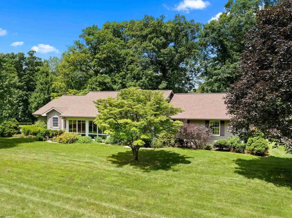 26759 Acorn Rd, Hopedale, IL 61747