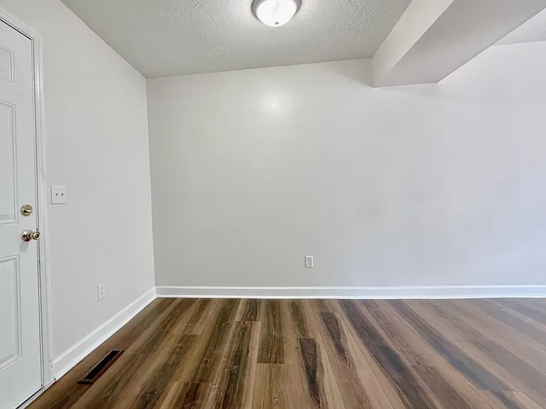 2608 N Avery St #29 — Photo 12