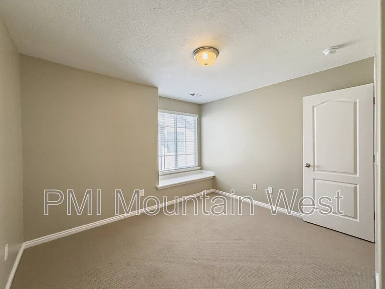948 Chelsea Ln — Photo 17