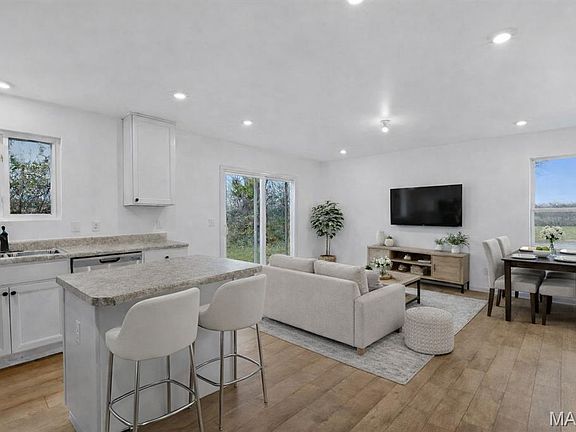 4th image of 307 Newbridge Way