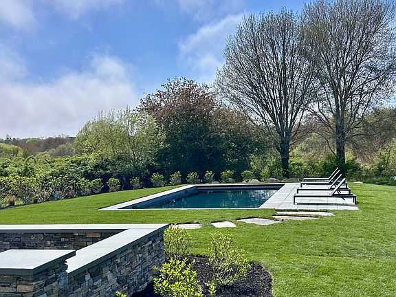 4th image of 207 Cornelius Dr