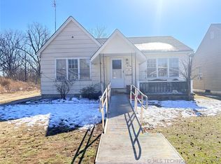 909 W Ragan St, Henryetta, OK 74437