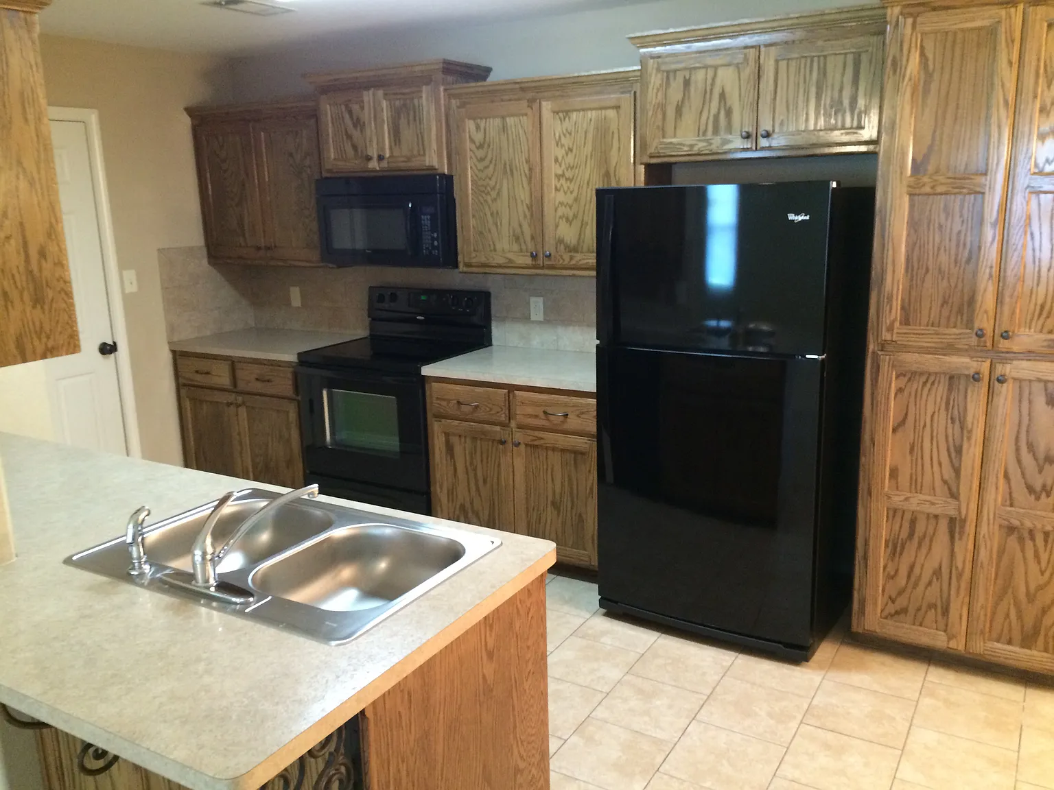 3 bed, 1350 sqft, $1,350 — Photo 4