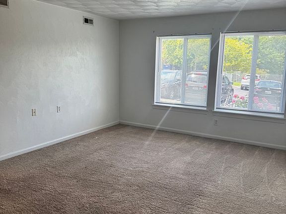 4th image of 1700-1790 Liberty Ln #88