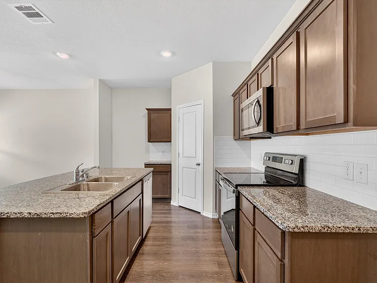 2109 Muscovy St — Photo 11