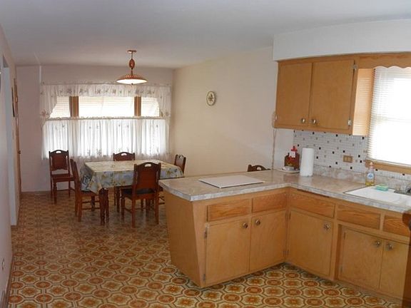 4th image of 9009 Melvina Ave
