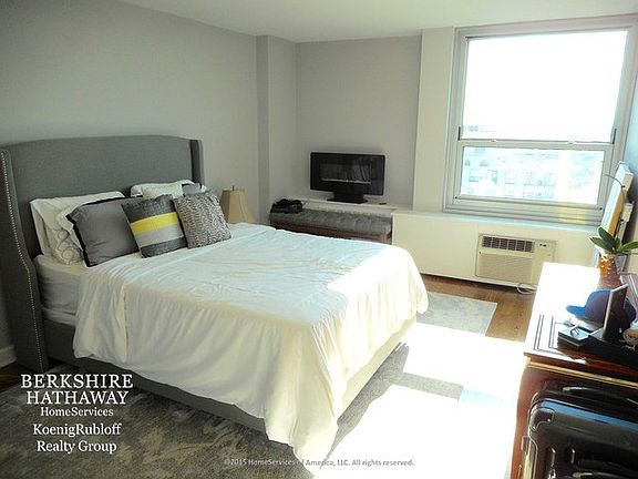 5th image of 1255 N Sandburg Ter Unit 2109
