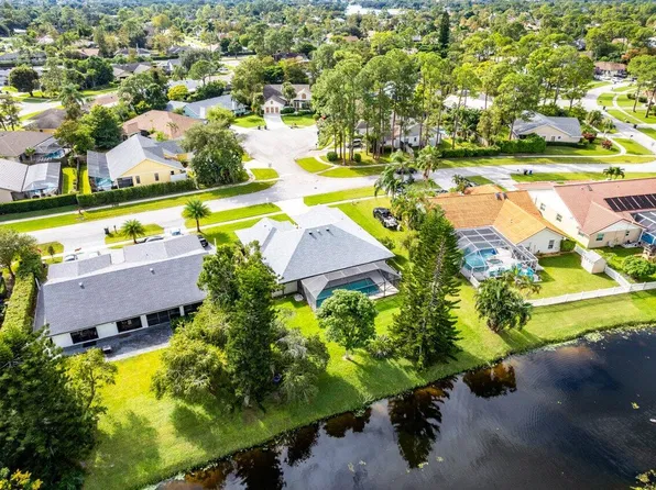 13471 Barberry Dr, Wellington, FL 33414
