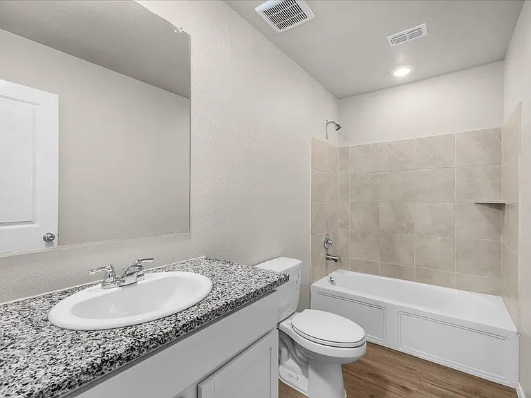 1412 Silver Oak Ln — Photo 8