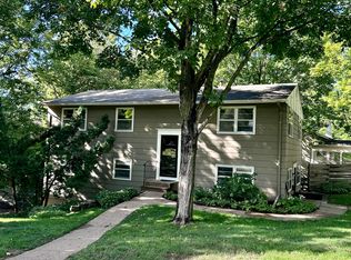 301 Walker Ave N, Wayzata, MN 55391