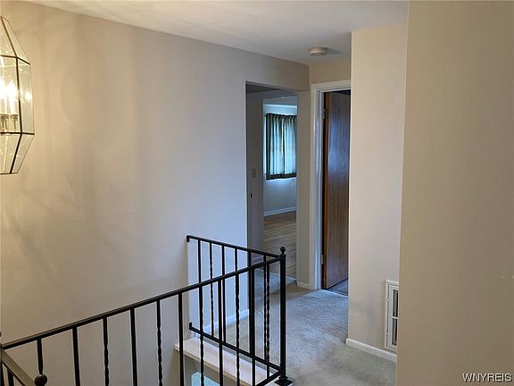 5th image of 100 Rockland Rd
