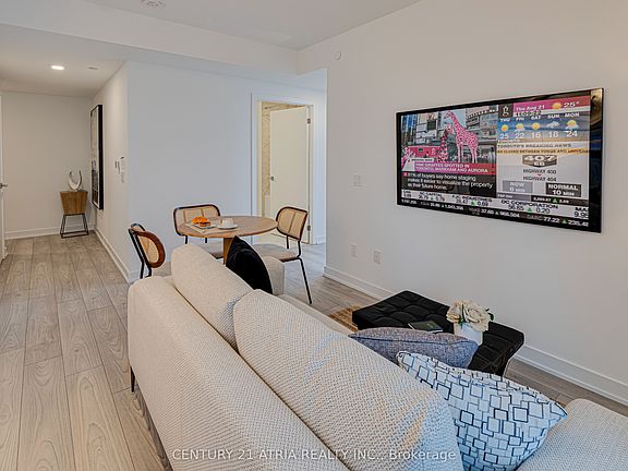 5th image of 252 Church St #2706