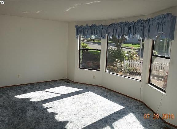 2nd image of 3114 SE Balboa Dr