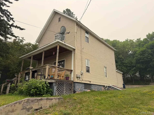 513 W Houghton Ave, Houghton, MI 49931