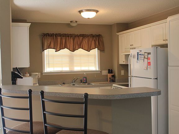 2nd image of 208 Spinel Ln