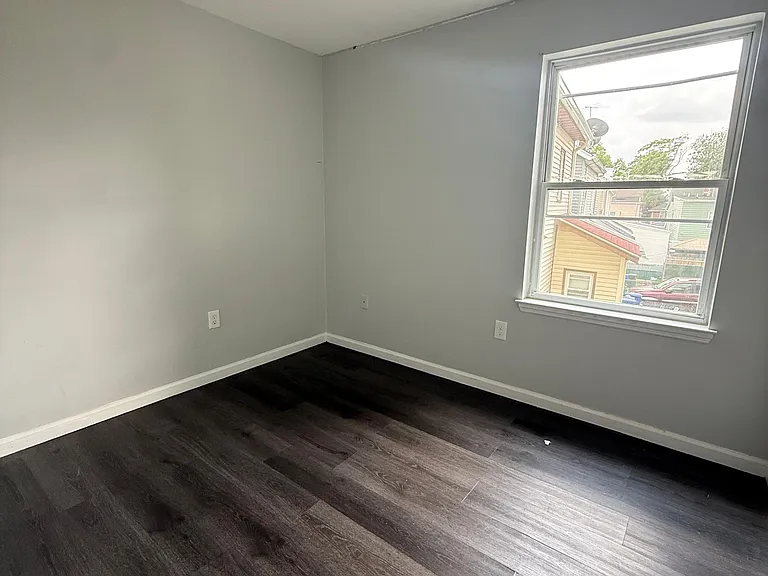 79 Osborne Pl #1 — Photo 4