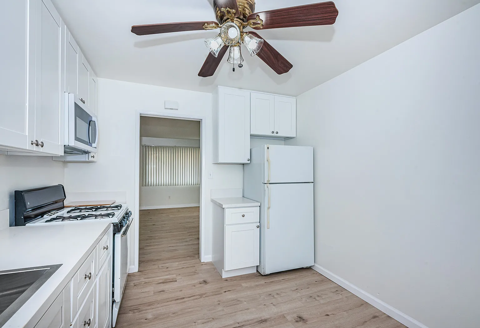 2 bed, 850 sqft, $2,475 — Photo 3