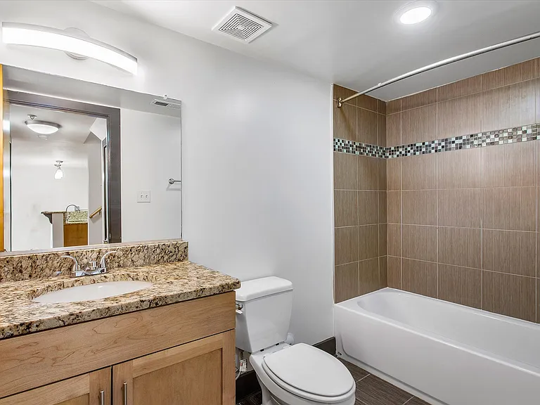 306 E Grace St #204 — Photo 11