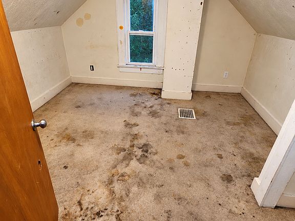 5th image of 625 La Follette St