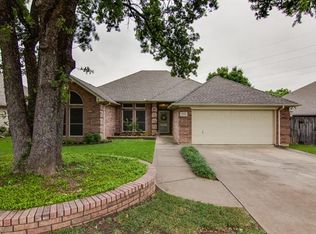 9321 Meandering Dr, North Richland Hills, TX 76182