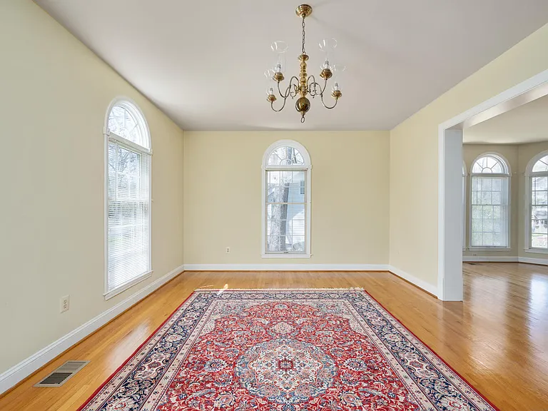 2725 Oldewood Dr — Photo 3