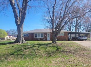 600 S Old Saint Louis Rd, Hartford, IL 62048