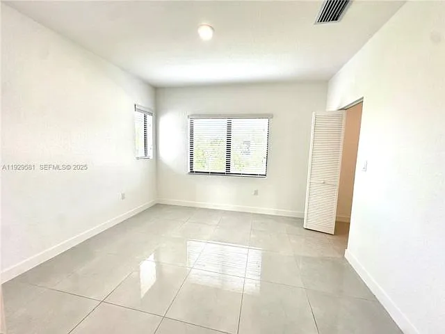 1163 NW 2nd St — Photo 10