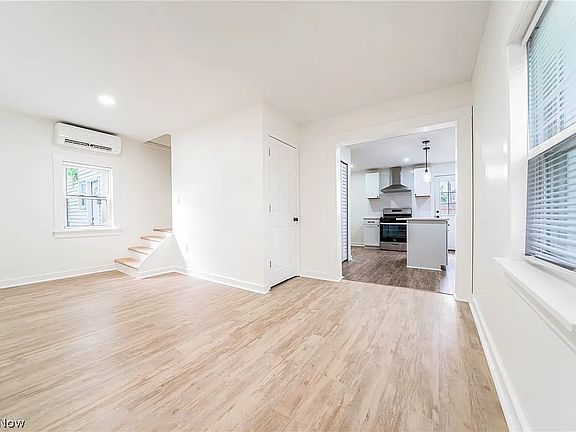 5th image of 2053 W 45th St