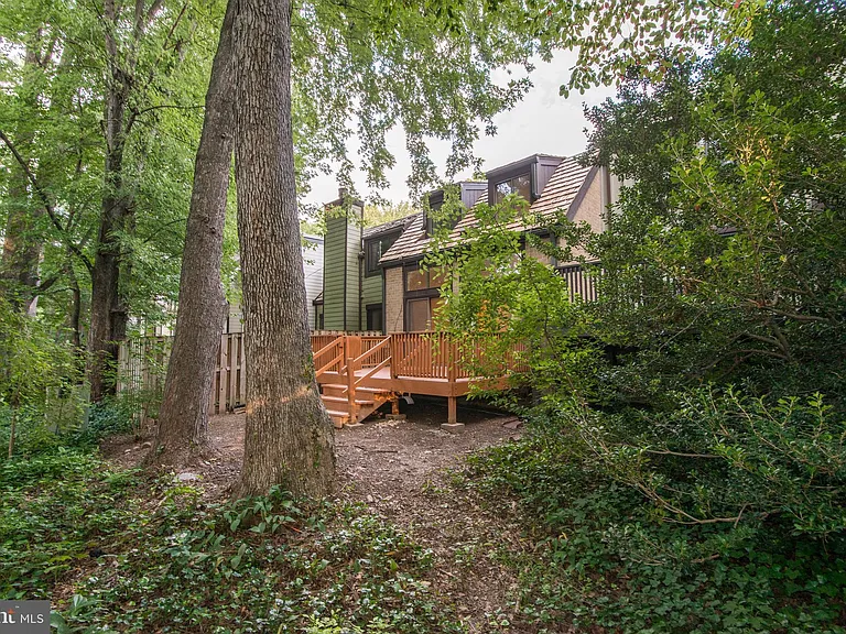 1502 Farsta Ct — Photo 29