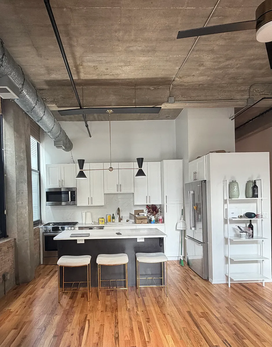 Building Photo - 843 W Adams St #312