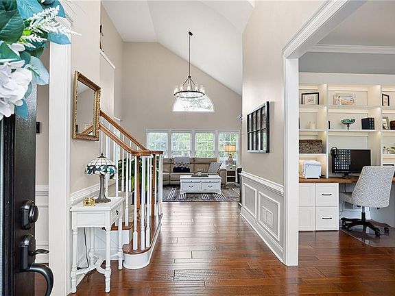 3rd image of 204 Golden Bell Way