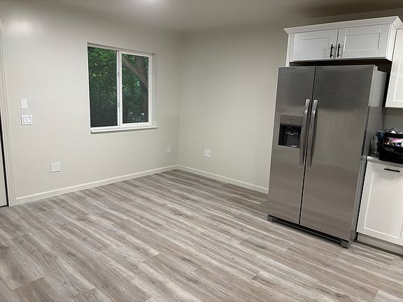 5th image of 1020 E Lowell Ave