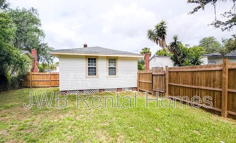 2065 Camden Ave — Photo 10